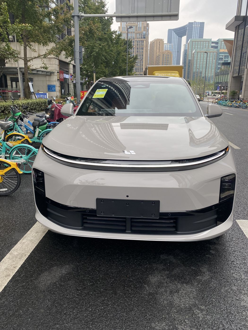 AG尊时凯龙人生就搏 MEGA 高压纯电 MPV